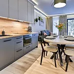 Belle View & - Centrum - By Royal Aparts Апартаменты Шклярска-Поремба