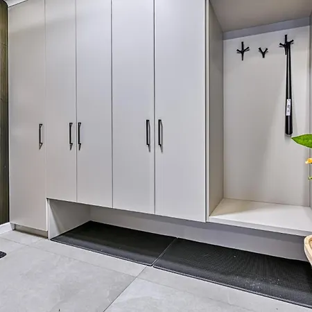 アパート Belle View & - Centrum - By Royal Aparts シクラルスカ・ポレンバ