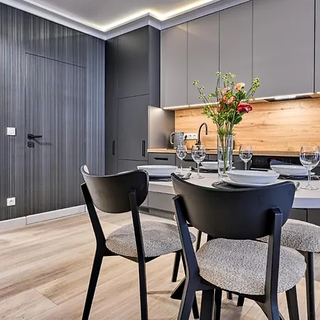 アパート Belle View & - Centrum - By Royal Aparts シクラルスカ・ポレンバ